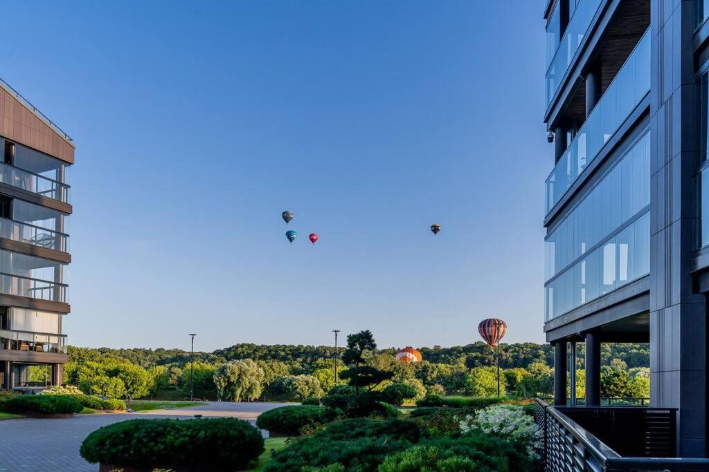 Bright Kaunas Apartment With Castle View Екстер'єр фото