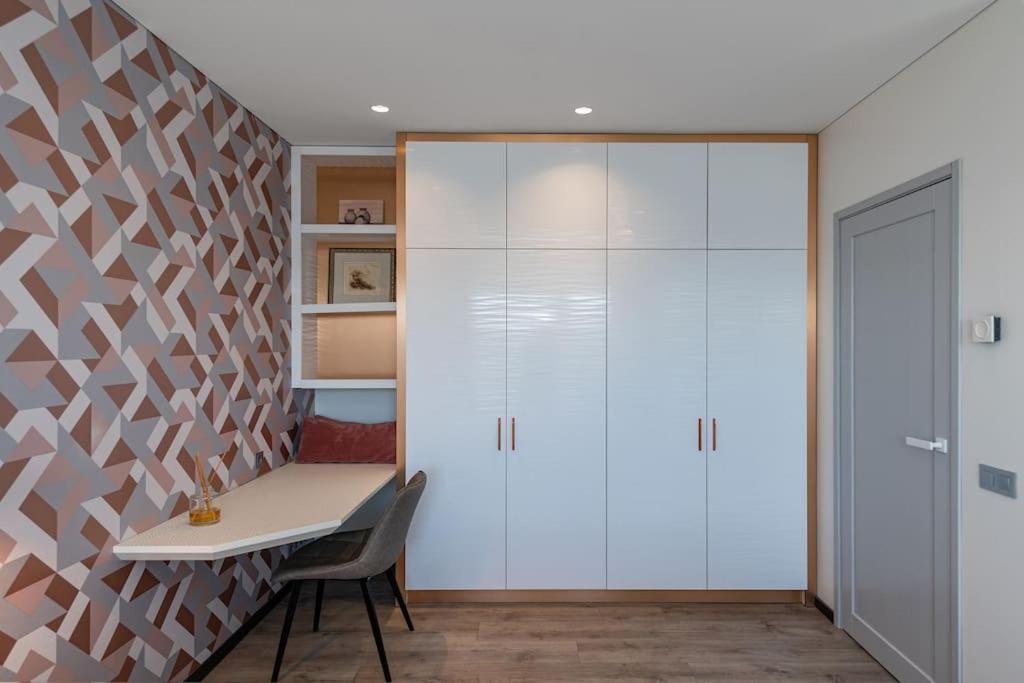 Bright Kaunas Apartment With Castle View Екстер'єр фото